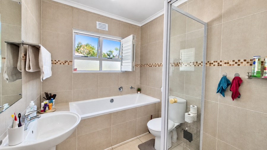 To Let 3 Bedroom Property for Rent in Sunningdale Western Cape